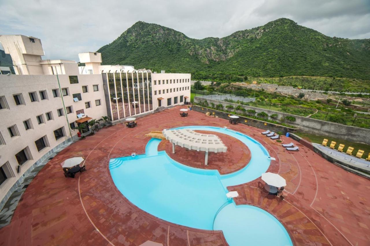 Spectrum Resort&Spa Udaipur Exterior foto